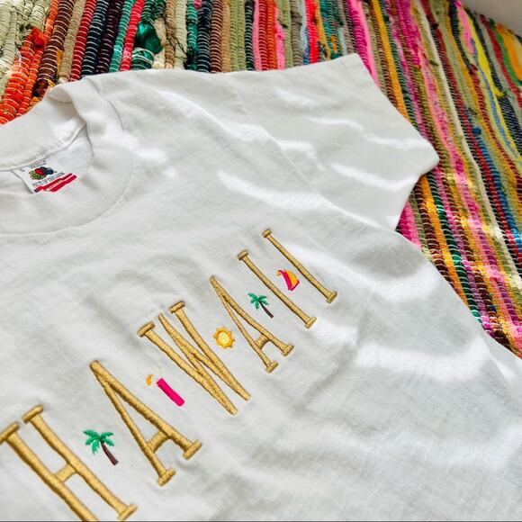 Vintage 80s 90s Single Stitch Hawaii Embroidered Fruit of the Loom Tee Shirt - Picture 3 of 10